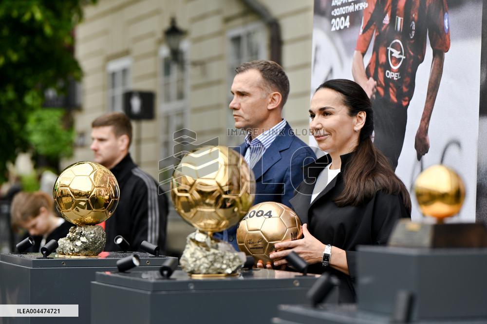Three Ballons dOr won by Ukrainian footballers delivered to Lviv