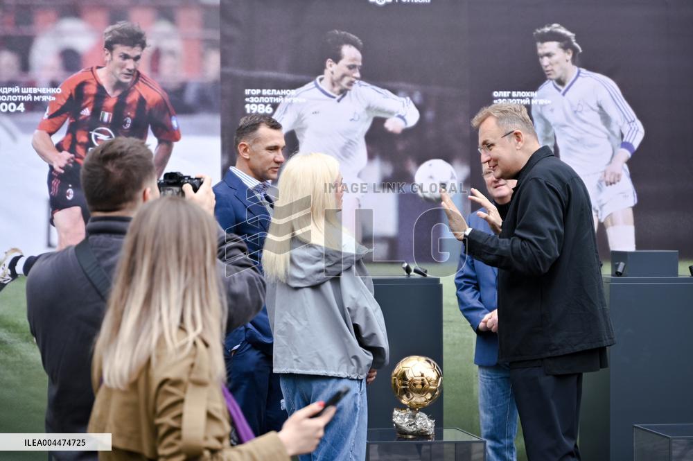 Three Ballons dOr won by Ukrainian footballers delivered to Lviv