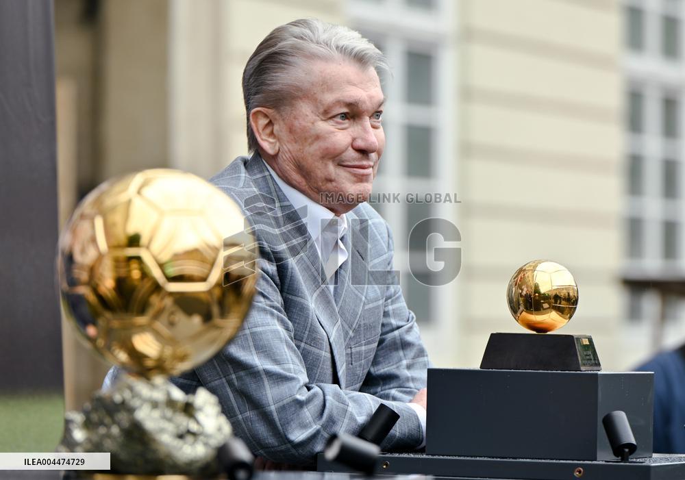 Three Ballons dOr won by Ukrainian footballers delivered to Lviv