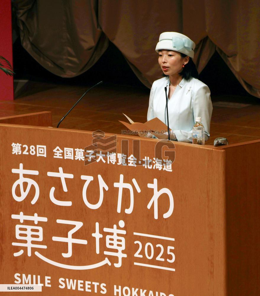 CORRECTED: National Confectionary Expo begins in northern Japan