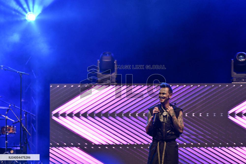 Billy Crawford Performs At The L Olympia - Paris