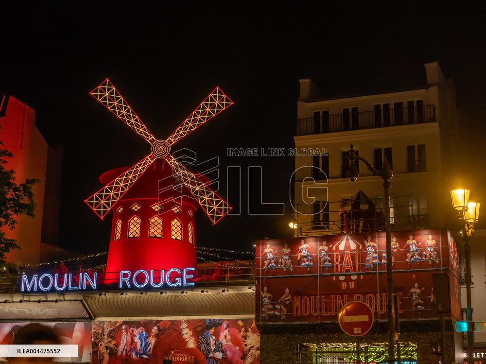 New Sails of the Moulin Rouge Unveiled - Paris