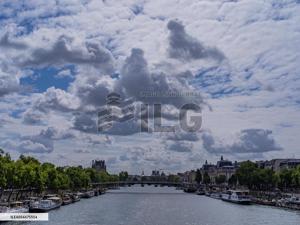 Illustration - Cloudy Weather in Paris