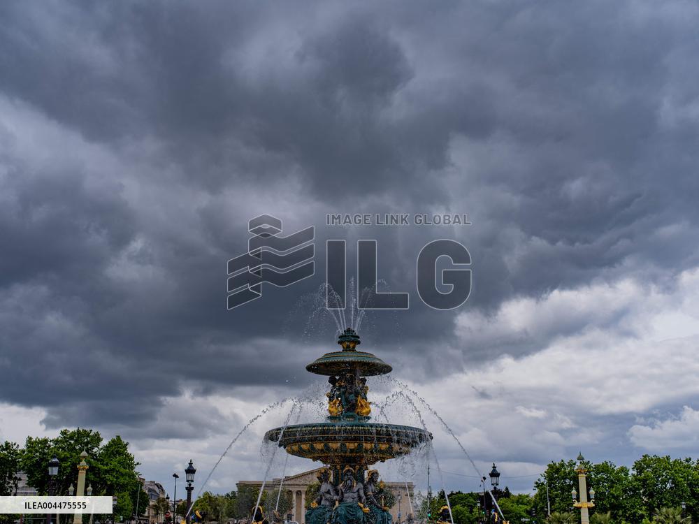 Illustration - Cloudy Weather in Paris