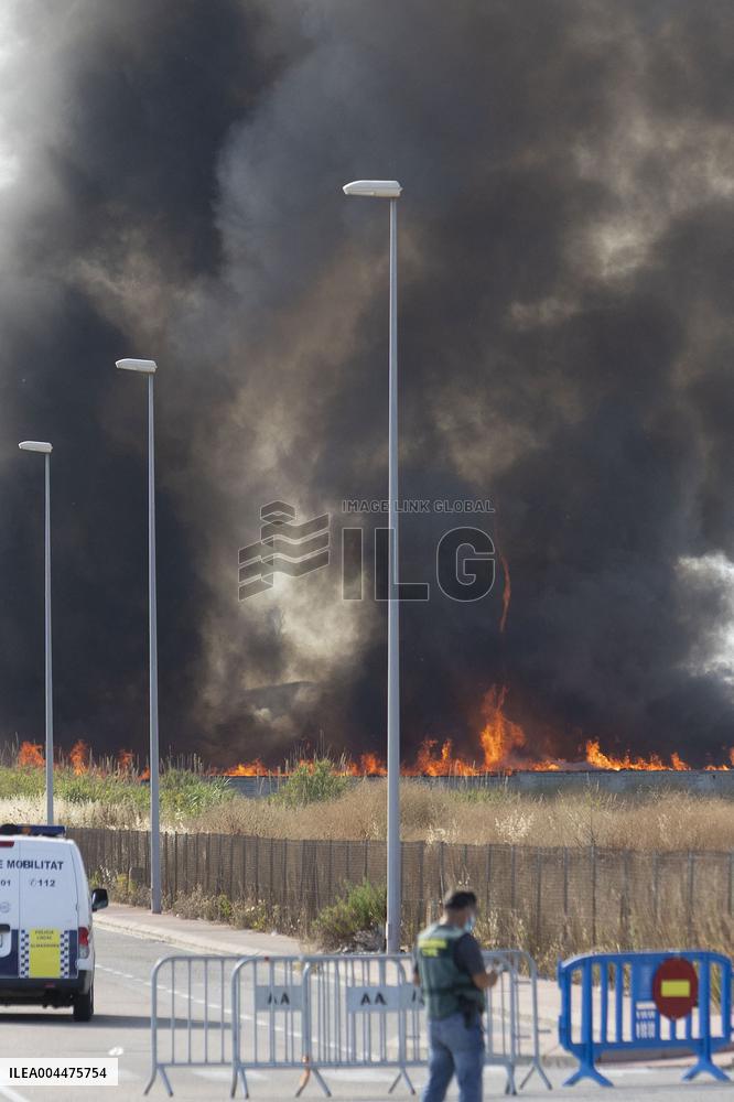 Scrapyard Fire Forces Evacuation in Almassora - Spain