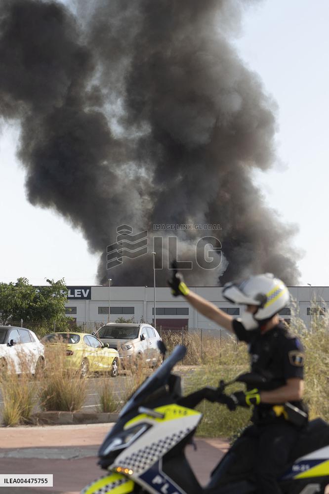Scrapyard Fire Forces Evacuation in Almassora - Spain