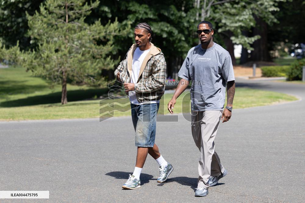 France Players arrives for Training - Clairefontaine-en-Yvelines