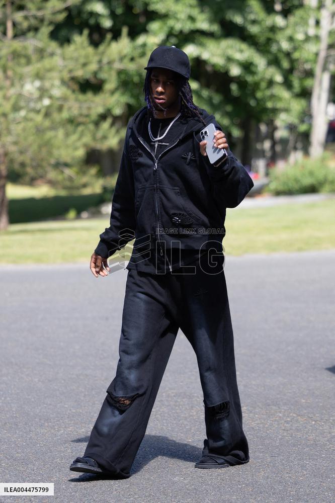 France Players arrives for Training - Clairefontaine-en-Yvelines