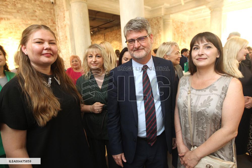 French Ambassador Gael Veyssiere visits language center in Dnipro