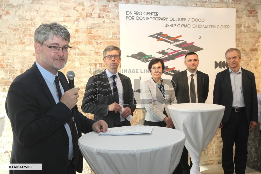French Ambassador Gael Veyssiere visits language center in Dnipro