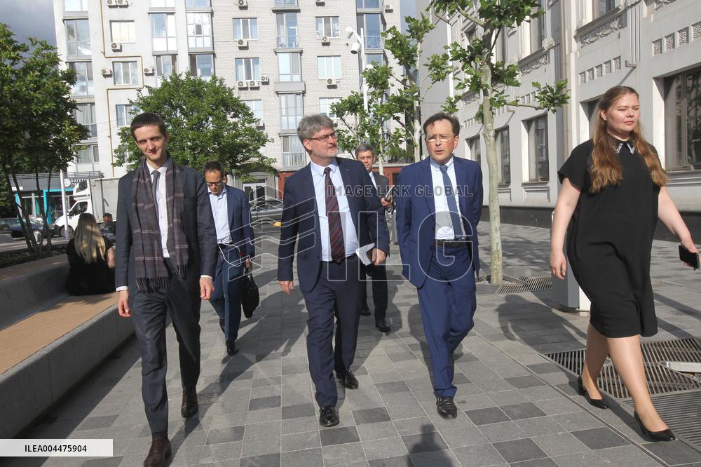 French Ambassador Gael Veyssiere visits language center in Dnipro