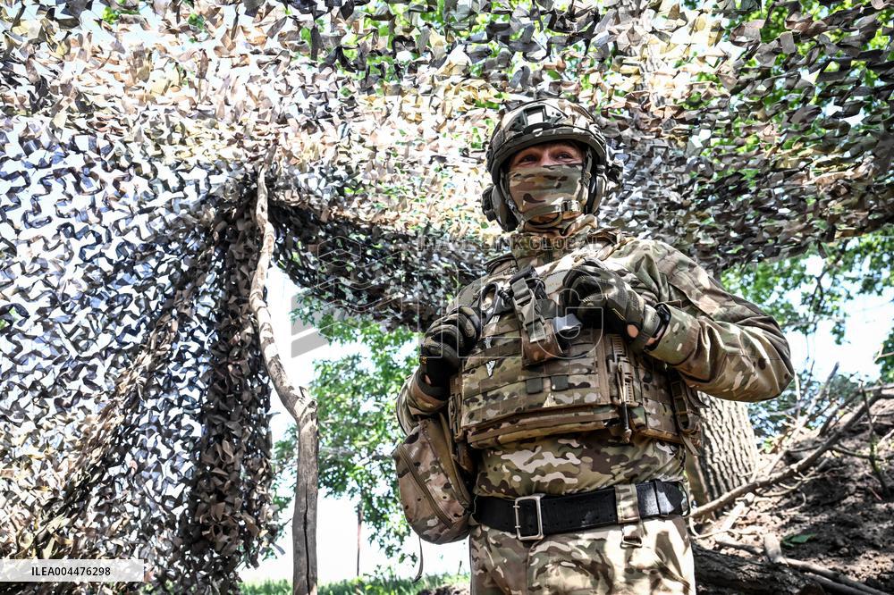 Ukrainian artillery personnel fight in Zaporizhzhia region