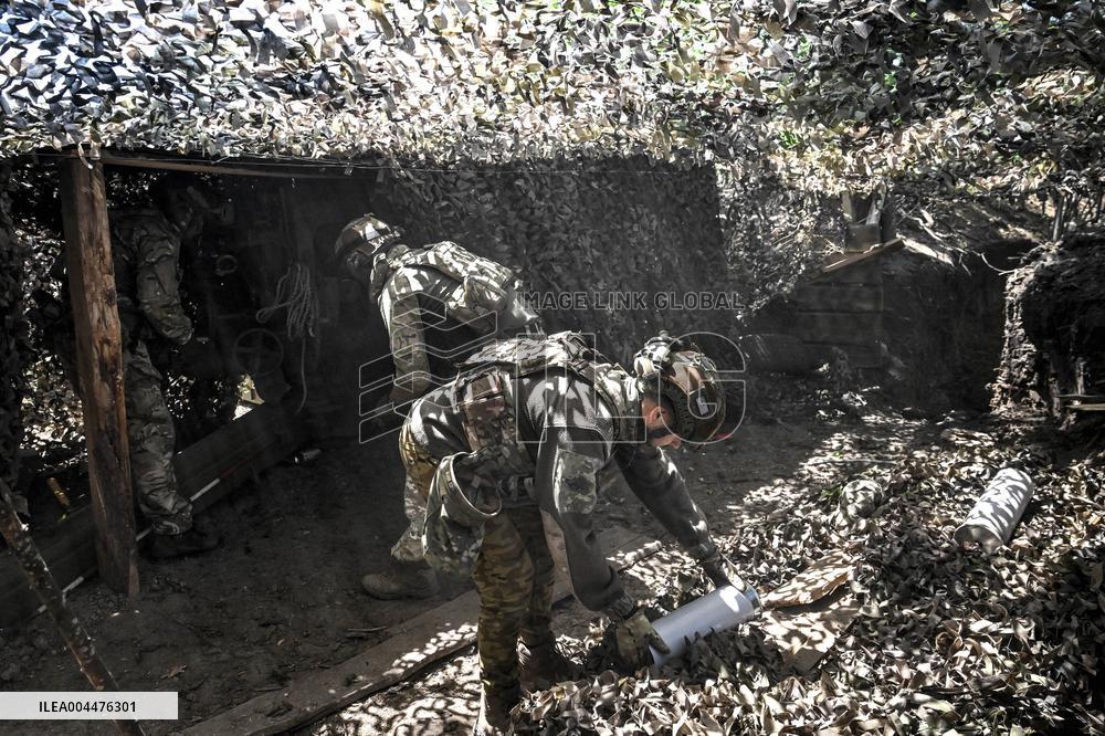 Ukrainian artillery personnel fight in Zaporizhzhia region