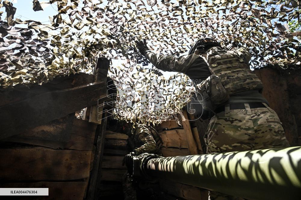 Ukrainian artillery personnel fight in Zaporizhzhia region