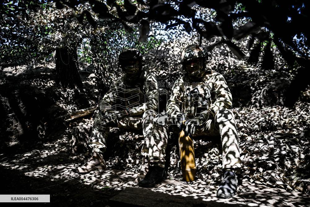 Ukrainian artillery personnel fight in Zaporizhzhia region