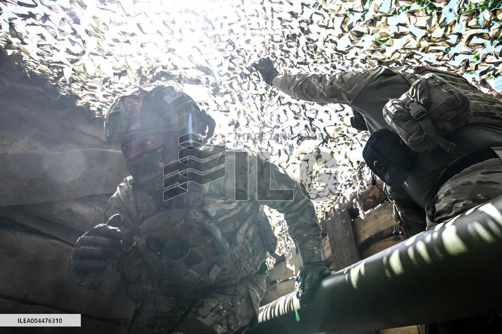 Ukrainian artillery personnel fight in Zaporizhzhia region