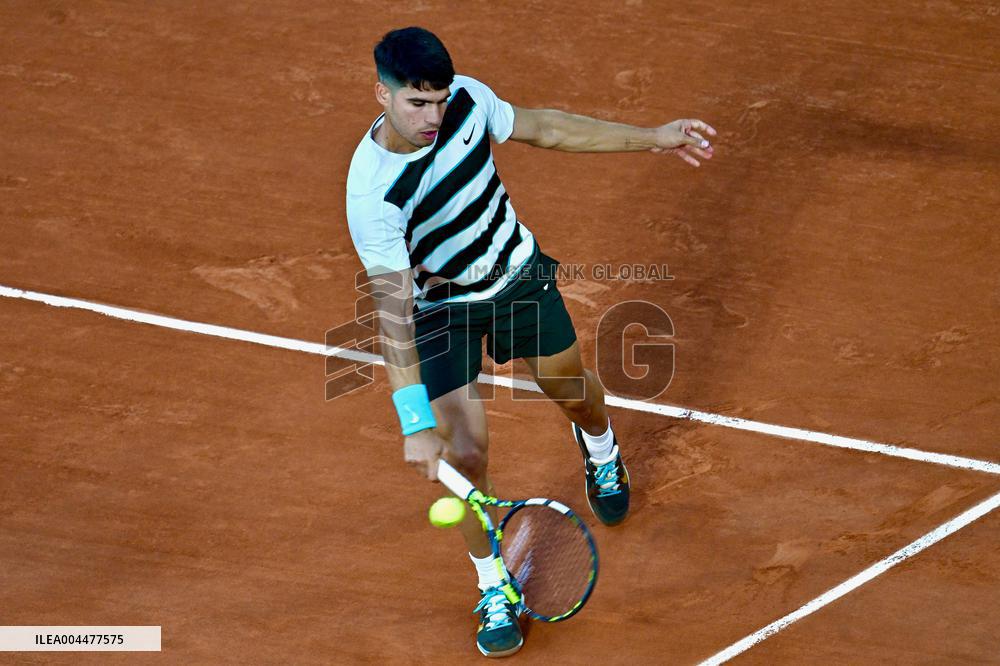 2025 French Open - Carlos Alcaraz v Damir Dzumhur  Day 6
