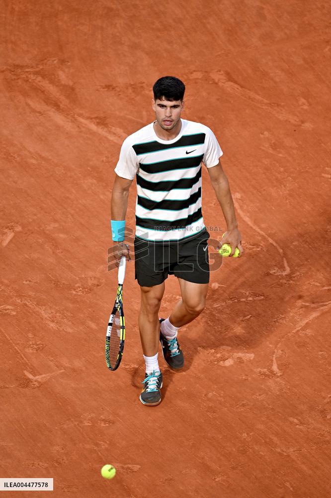 2025 French Open - Carlos Alcaraz v Damir Dzumhur  Day 6