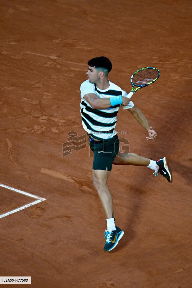 2025 French Open - Carlos Alcaraz v Damir Dzumhur  Day 6