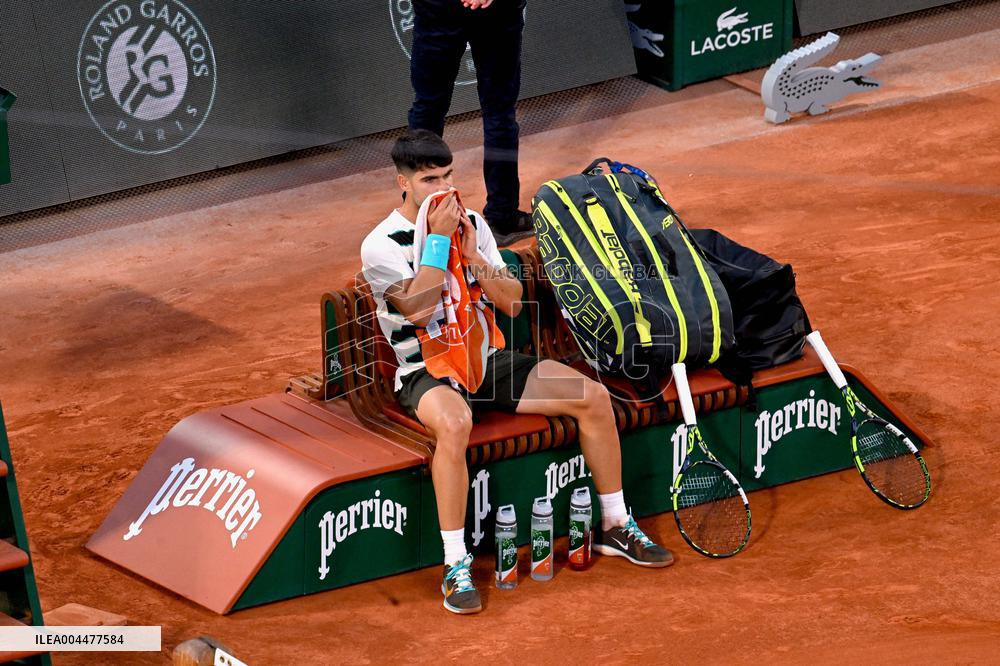 2025 French Open - Carlos Alcaraz v Damir Dzumhur  Day 6