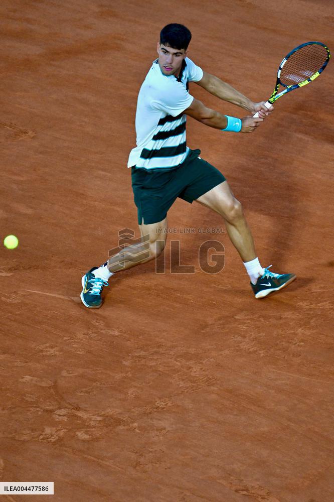 2025 French Open - Carlos Alcaraz v Damir Dzumhur  Day 6