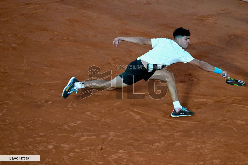 2025 French Open - Carlos Alcaraz v Damir Dzumhur  Day 6