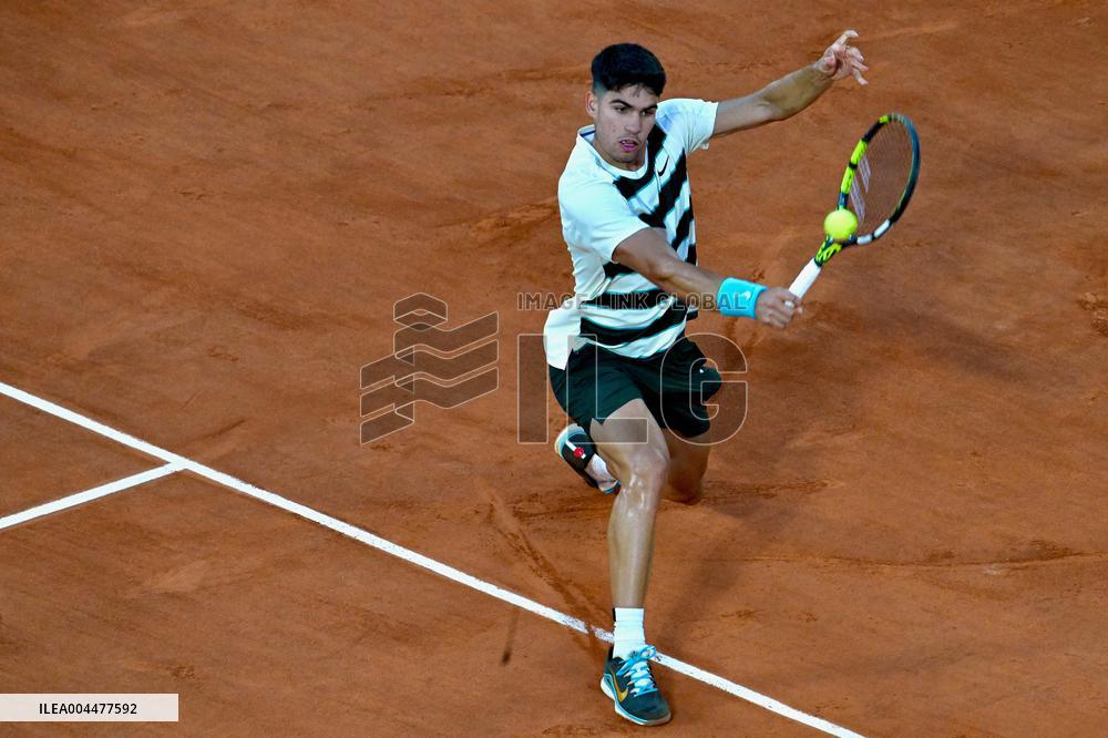 2025 French Open - Carlos Alcaraz v Damir Dzumhur  Day 6