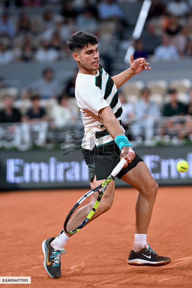 2025 French Open - Carlos Alcaraz v Damir Dzumhur  Day 6