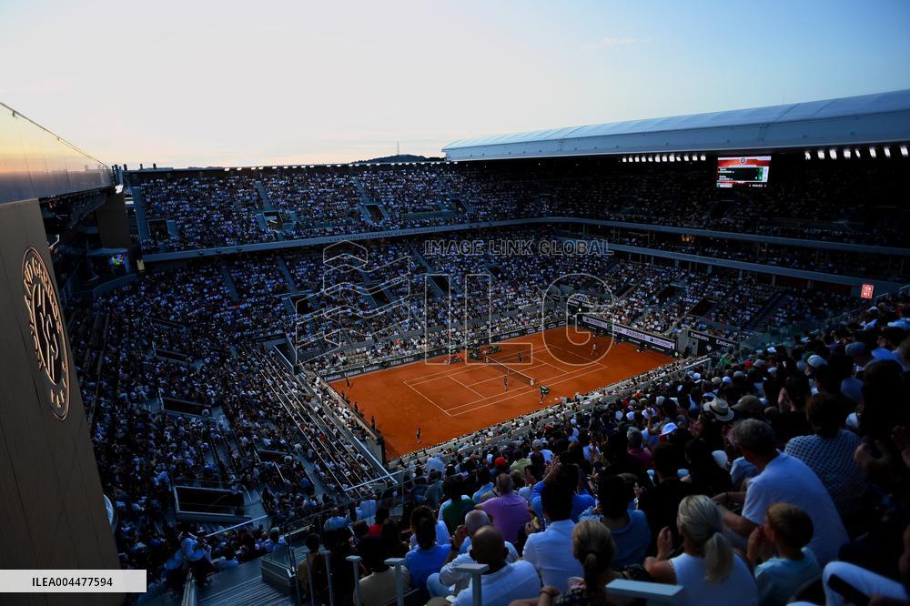 2025 French Open - Carlos Alcaraz v Damir Dzumhur  Day 6