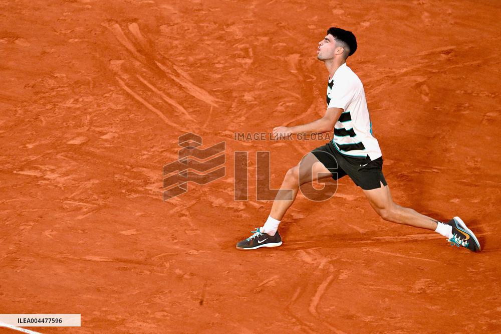 2025 French Open - Carlos Alcaraz v Damir Dzumhur  Day 6
