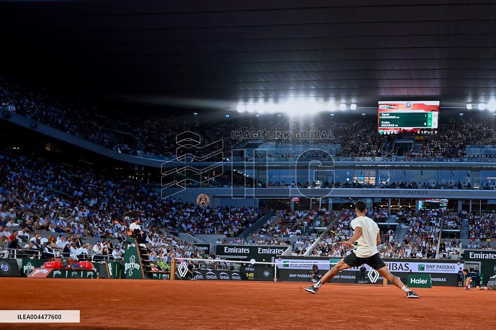 2025 French Open - Carlos Alcaraz v Damir Dzumhur  Day 6