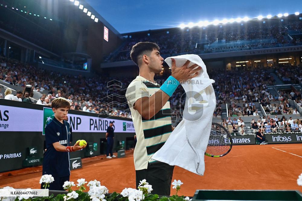 2025 French Open - Carlos Alcaraz v Damir Dzumhur  Day 6