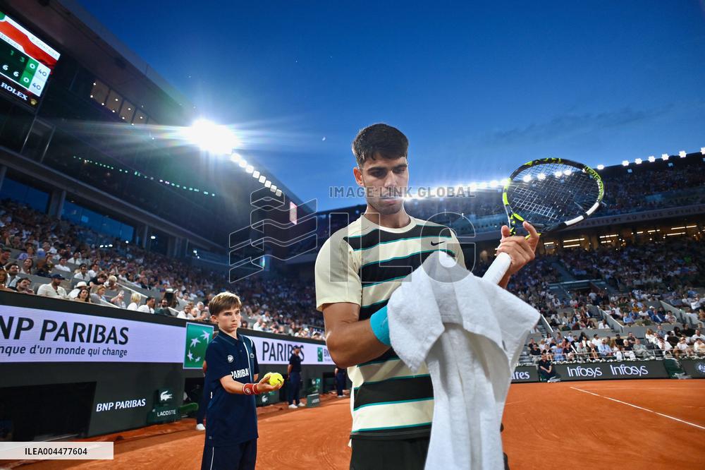 2025 French Open - Carlos Alcaraz v Damir Dzumhur  Day 6