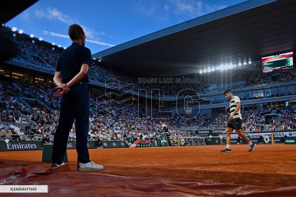 2025 French Open - Carlos Alcaraz v Damir Dzumhur  Day 6