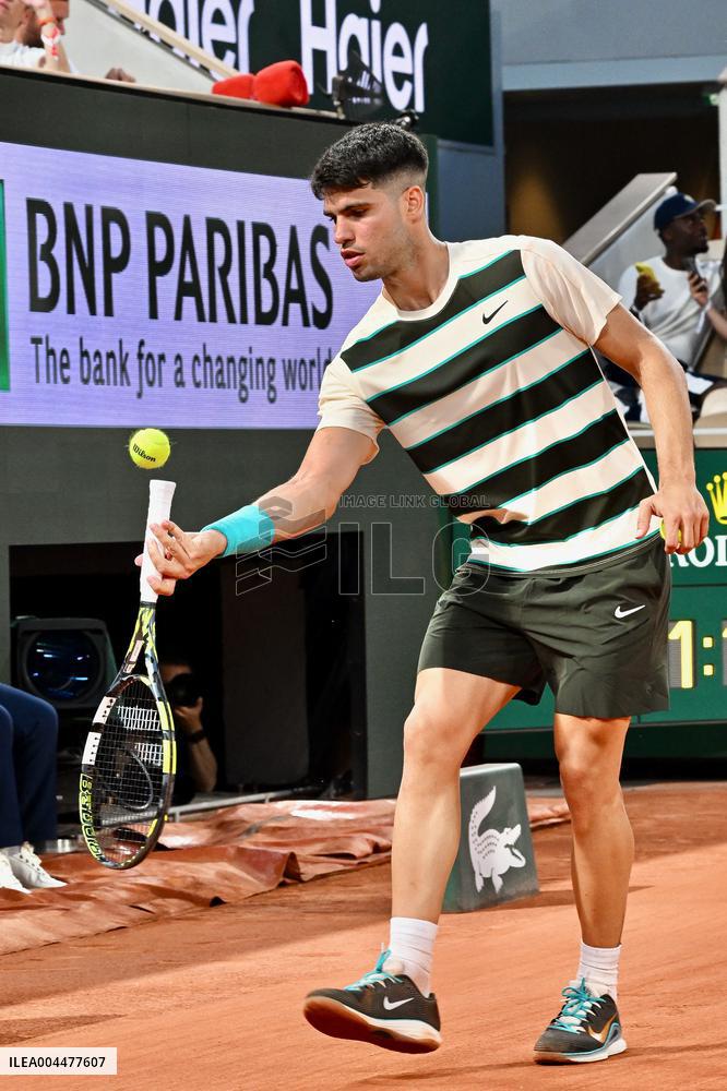 2025 French Open - Carlos Alcaraz v Damir Dzumhur  Day 6