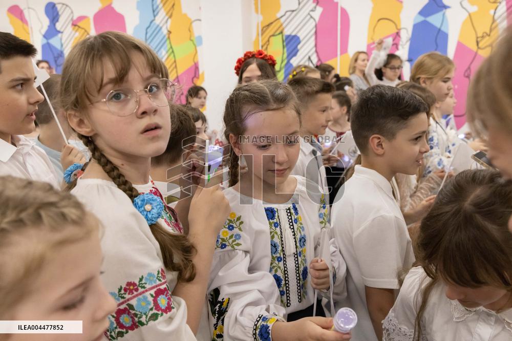 Last day in the underground school of High school graduates - Kharkiv
