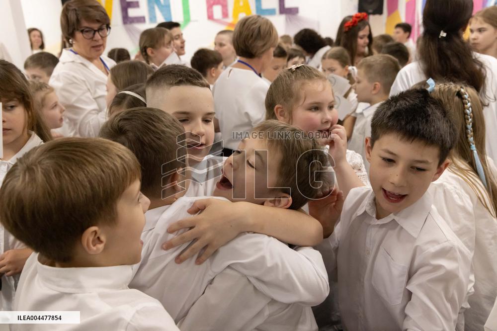 Last day in the underground school of High school graduates - Kharkiv