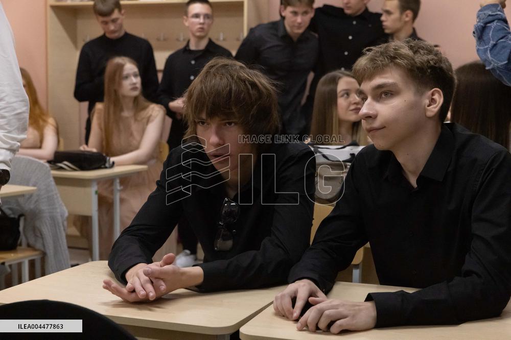 Last day in the underground school of High school graduates - Kharkiv