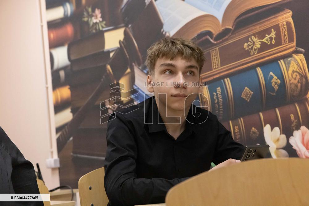 Last day in the underground school of High school graduates - Kharkiv