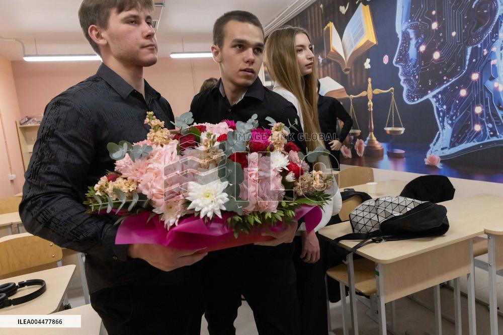 Last day in the underground school of High school graduates - Kharkiv