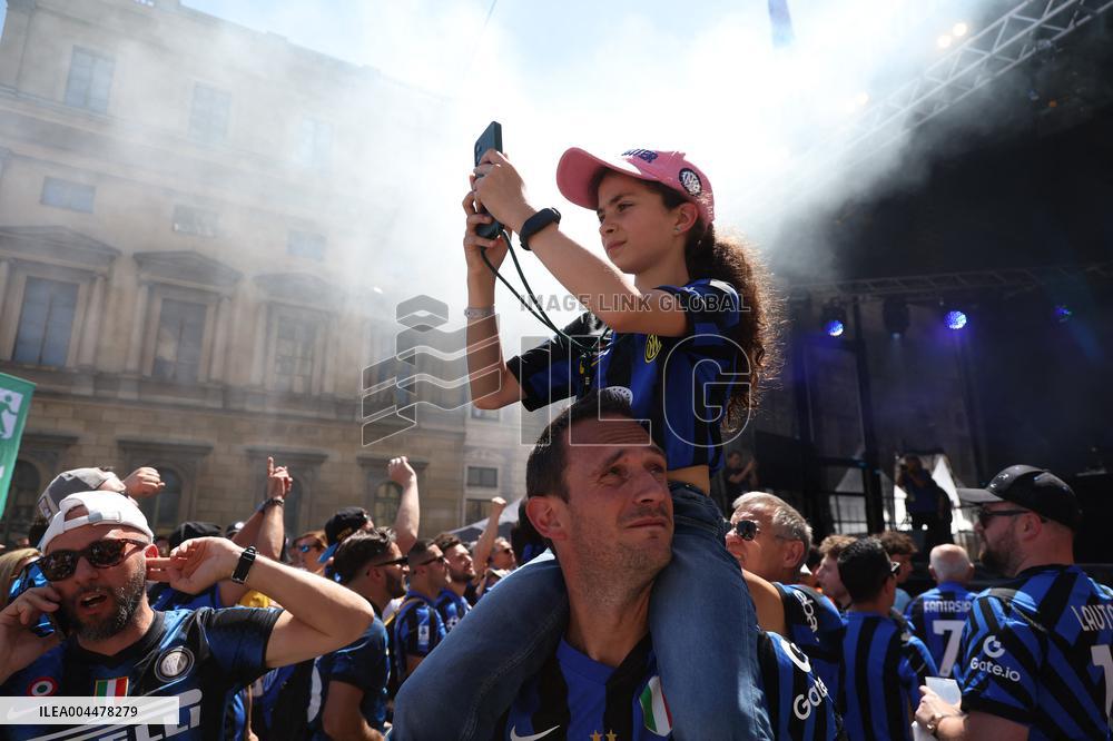 CALCIO - UEFA Champions League - Fans at the Champions League final