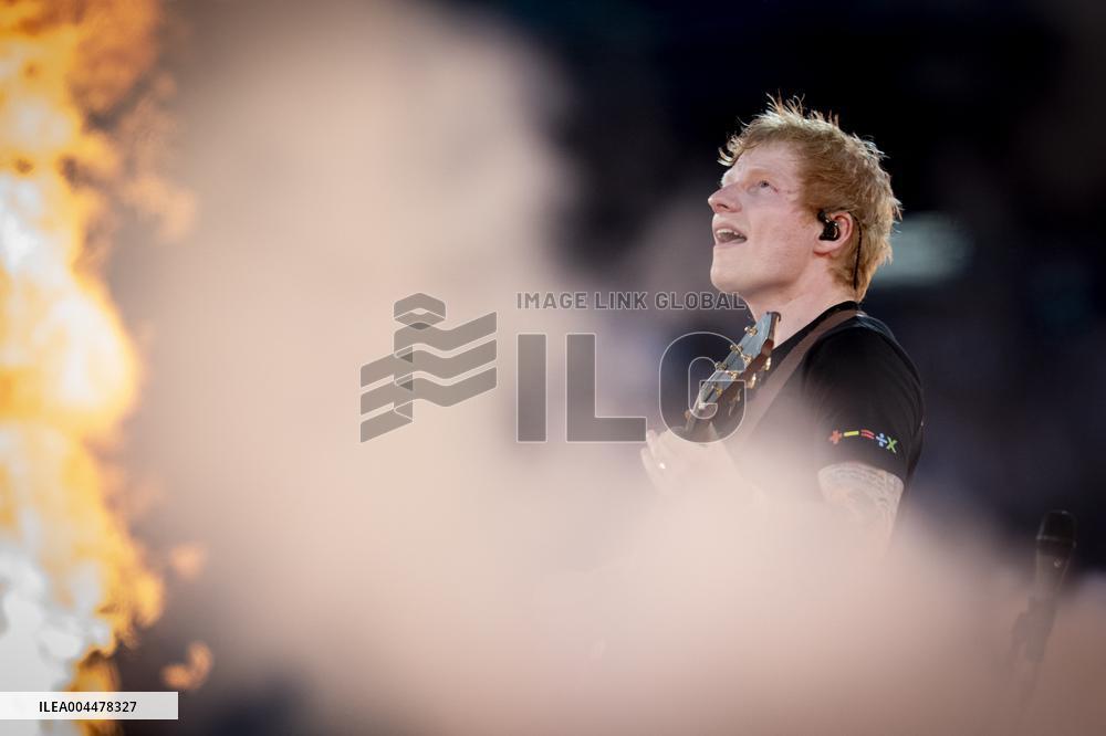 Ed Sheeran Performs in Madrid - Spain