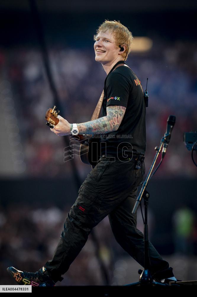 Ed Sheeran Performs in Madrid - Spain