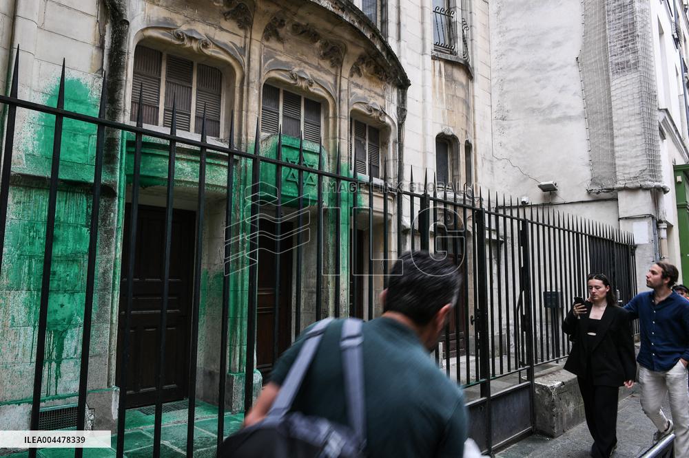 Paint on synagogues in Paris - FA