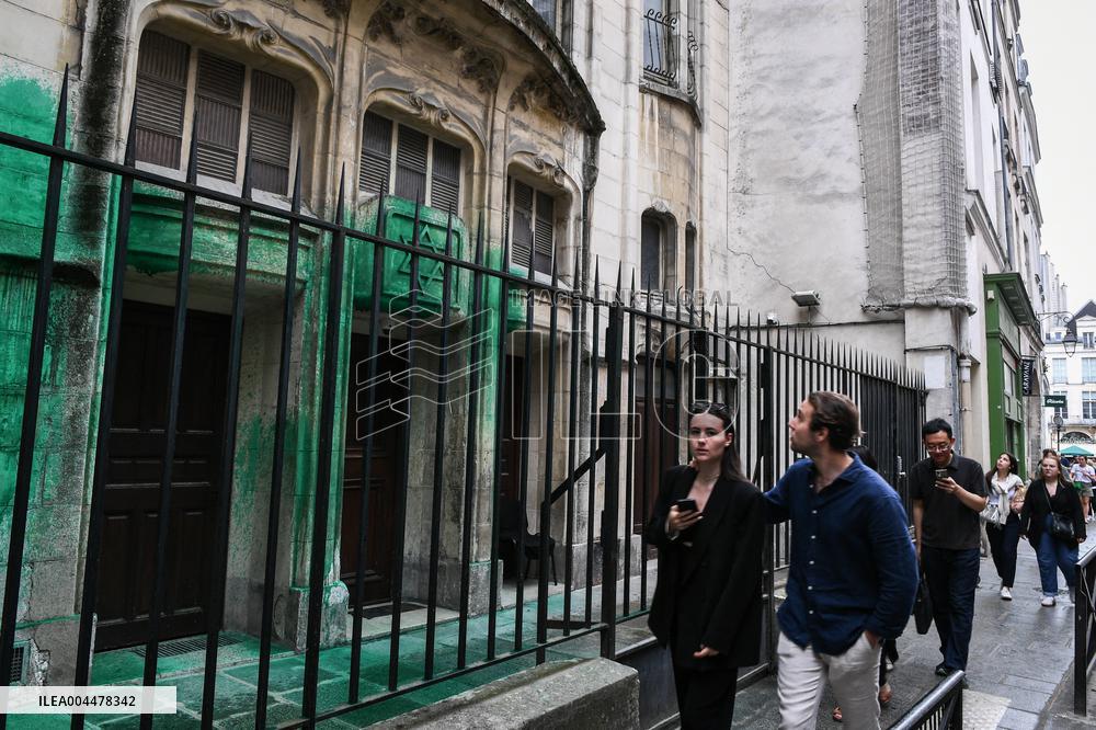 Paint on synagogues in Paris - FA
