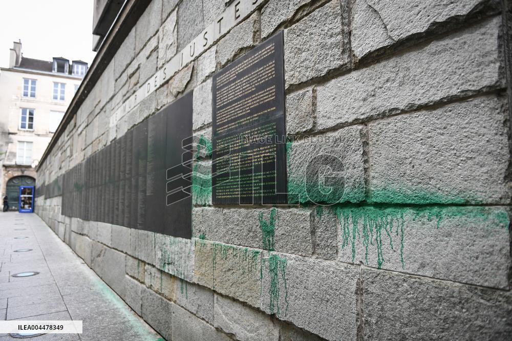 Paint on synagogues in Paris - FA