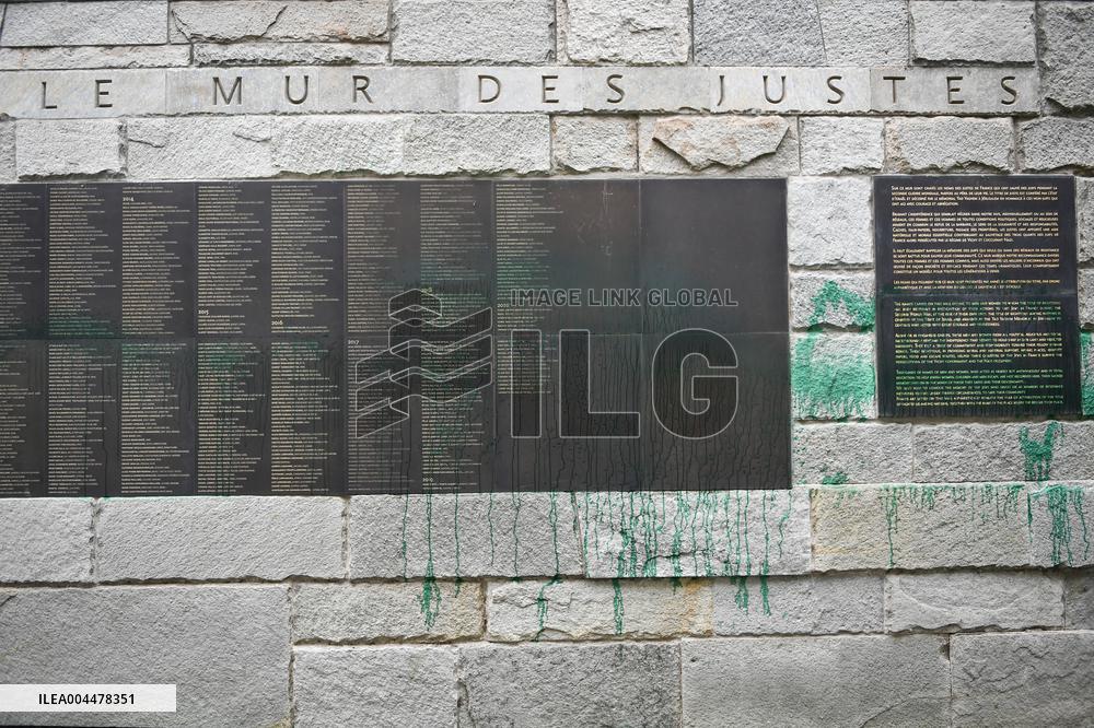 Paint on synagogues in Paris - FA