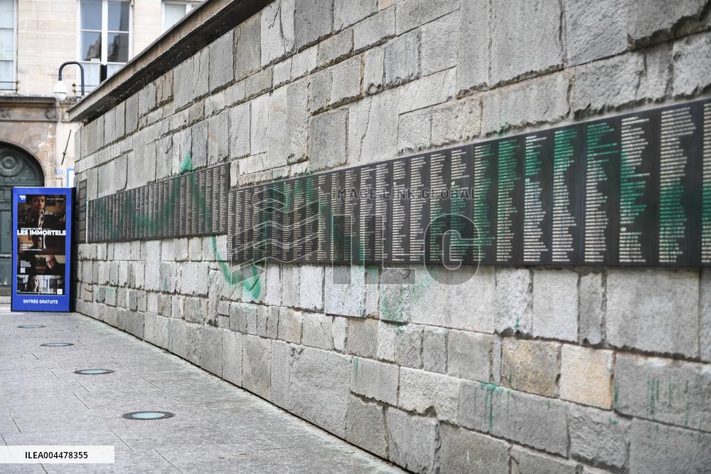 Paint on synagogues in Paris - FA