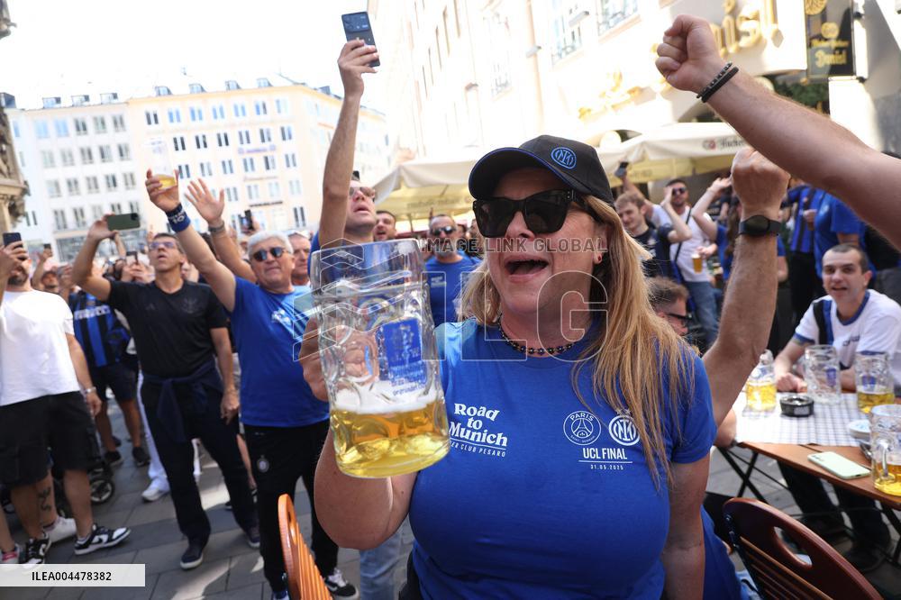 CALCIO - UEFA Champions League - Fans at the Champions League final