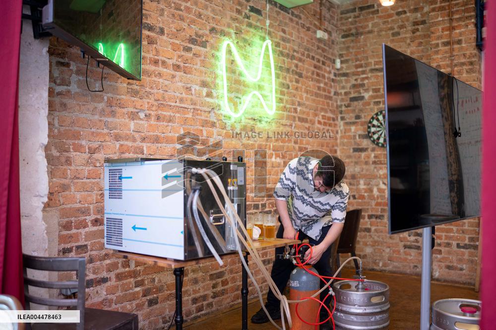 A bar is being prepared before the PSG - Inter Milan match - Paris AJ